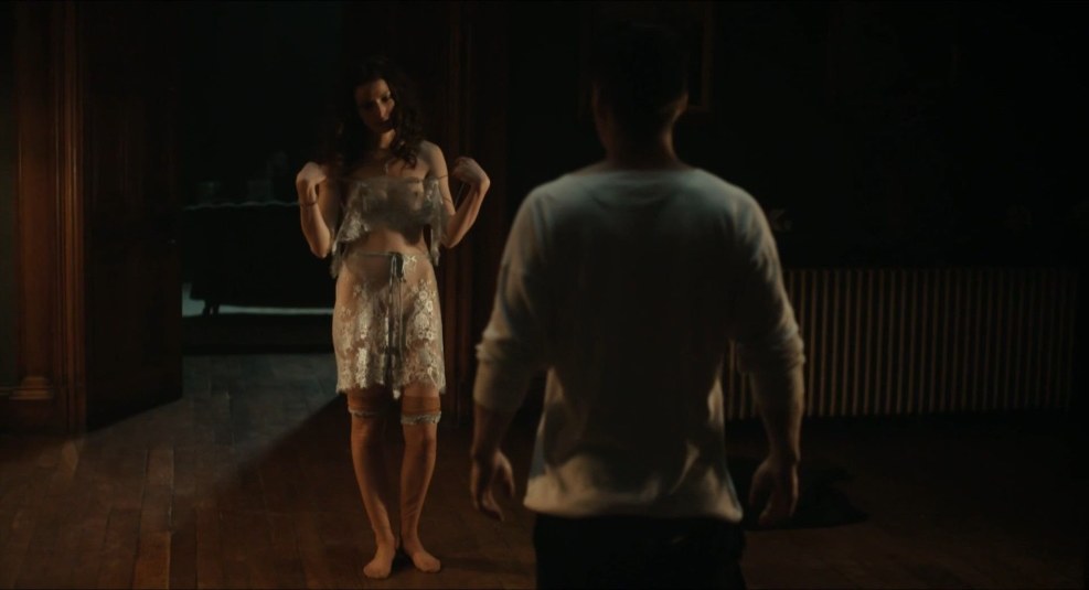 Annabell Wallis bed scenes