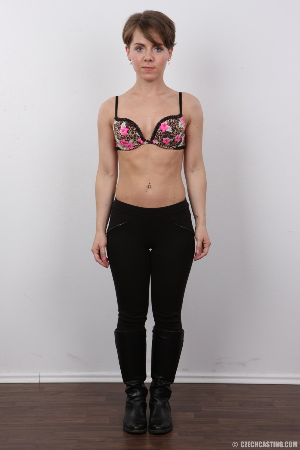 A pretty brunetochka came the erotic casting Czech Casting