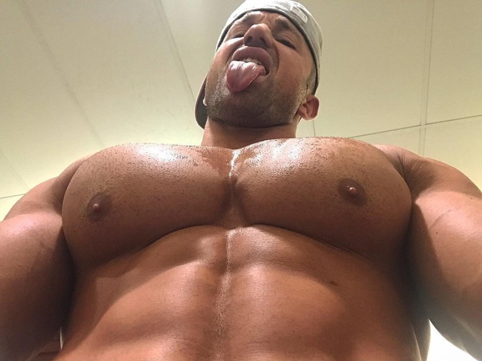 Male non -buttoned breasts