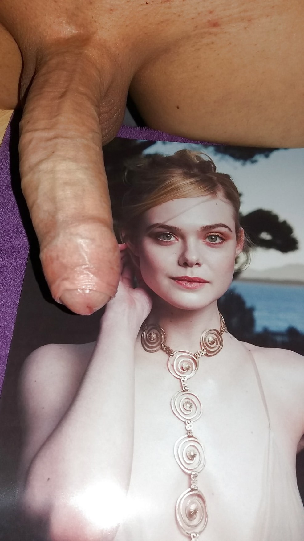 Ellie Fanning receives an amazing orgasm