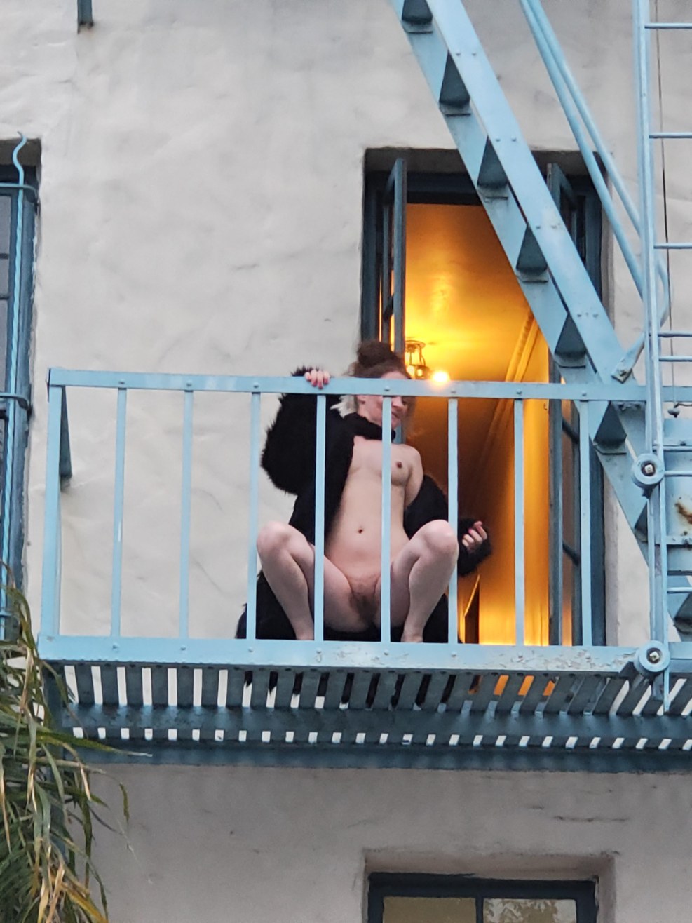 The fate of women is not easy for two paradoxes