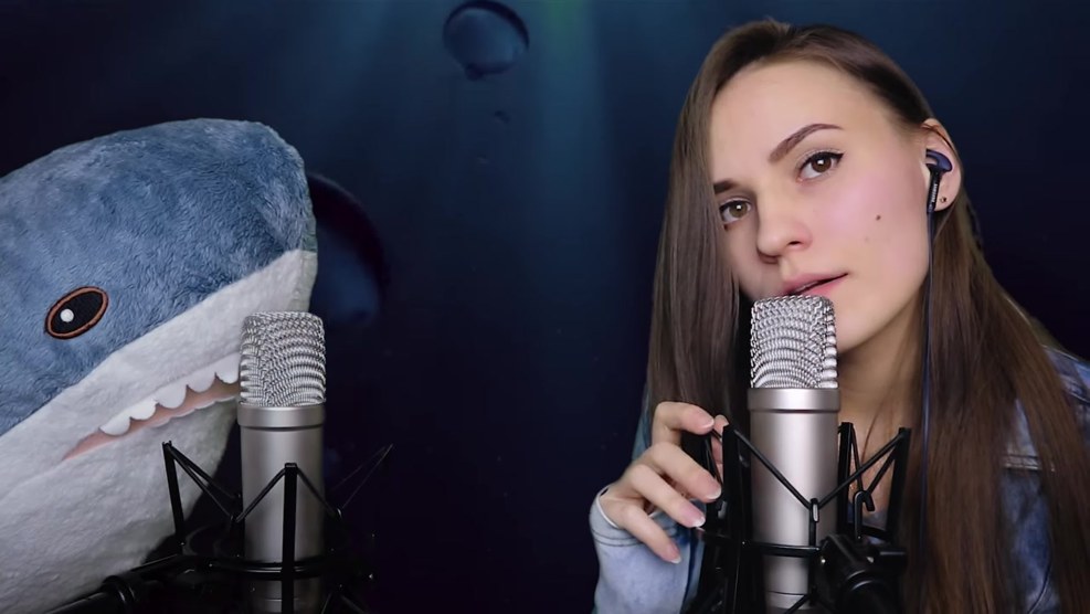 Asmr sirius eyes. Алина Сириус АСМР. Sirius Eyes ASMR Двач. Sirius Eyes АСМР. Алина Горностаева Sirius Eyes.