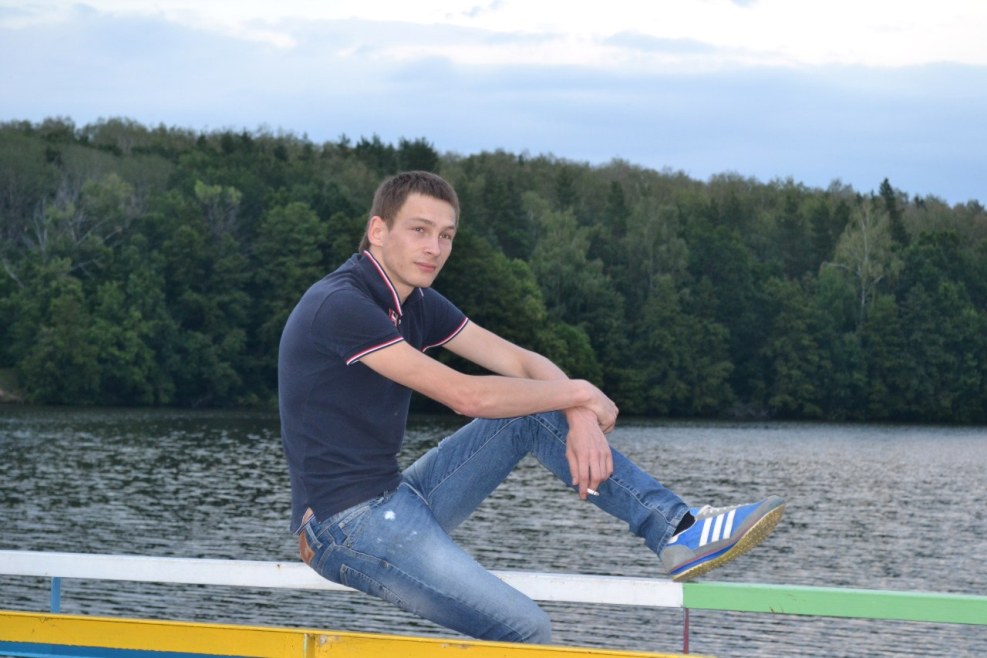 Guy against the background of sunset in winter