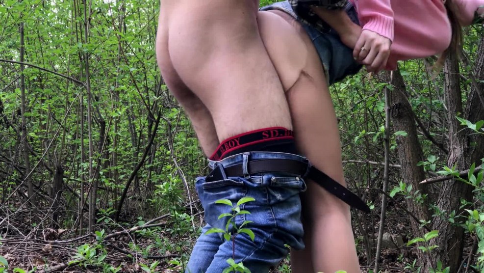 Fuck a brunette in nature