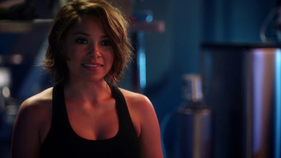 Jessica Parker Kennedy in black sails