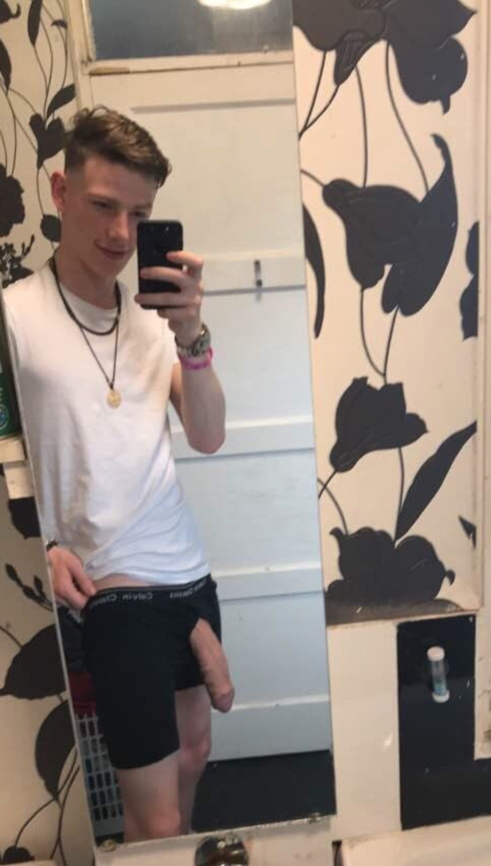 Boycrush Twink Gets More than a Signature
