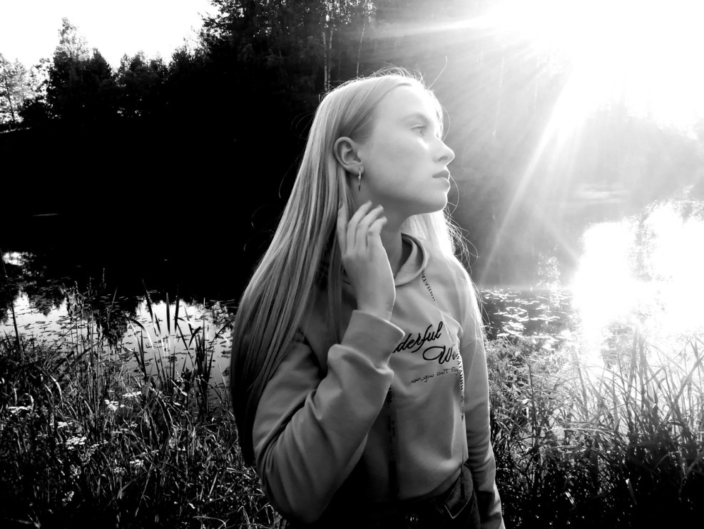 Men's white red make -up