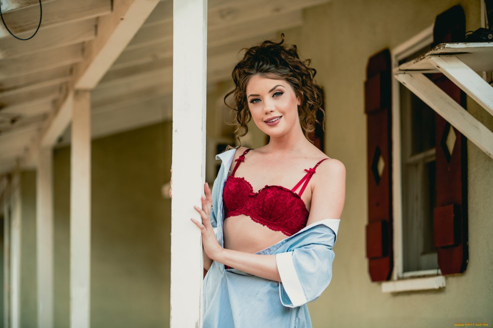 Dani Blu, Camila Cortez and Johnny The Kid in Hot Threesome