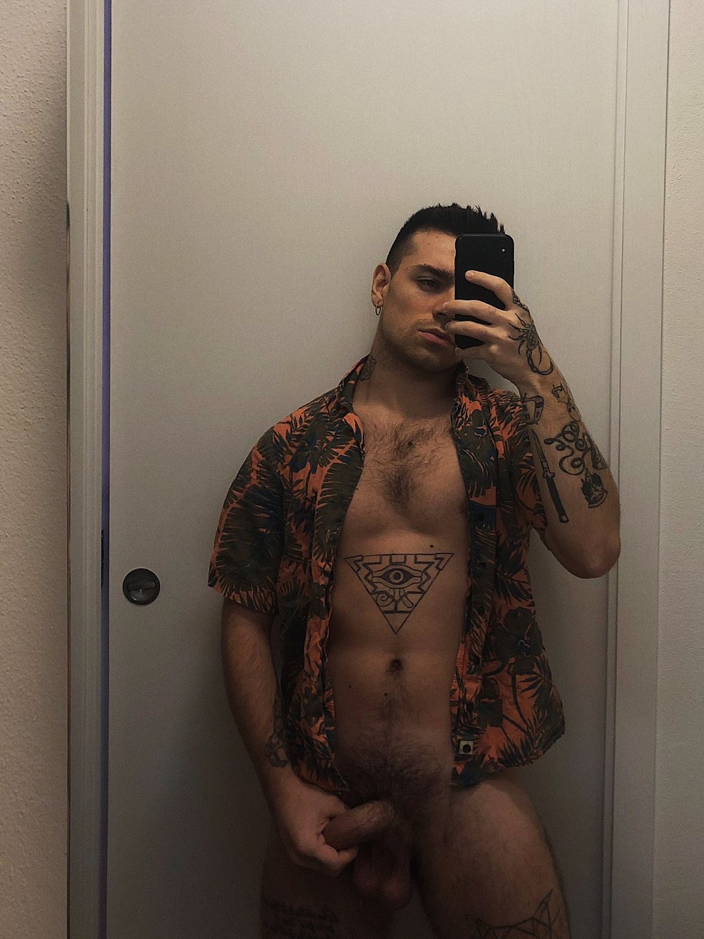 Naked Freddy Krave photographer and his boyfriend