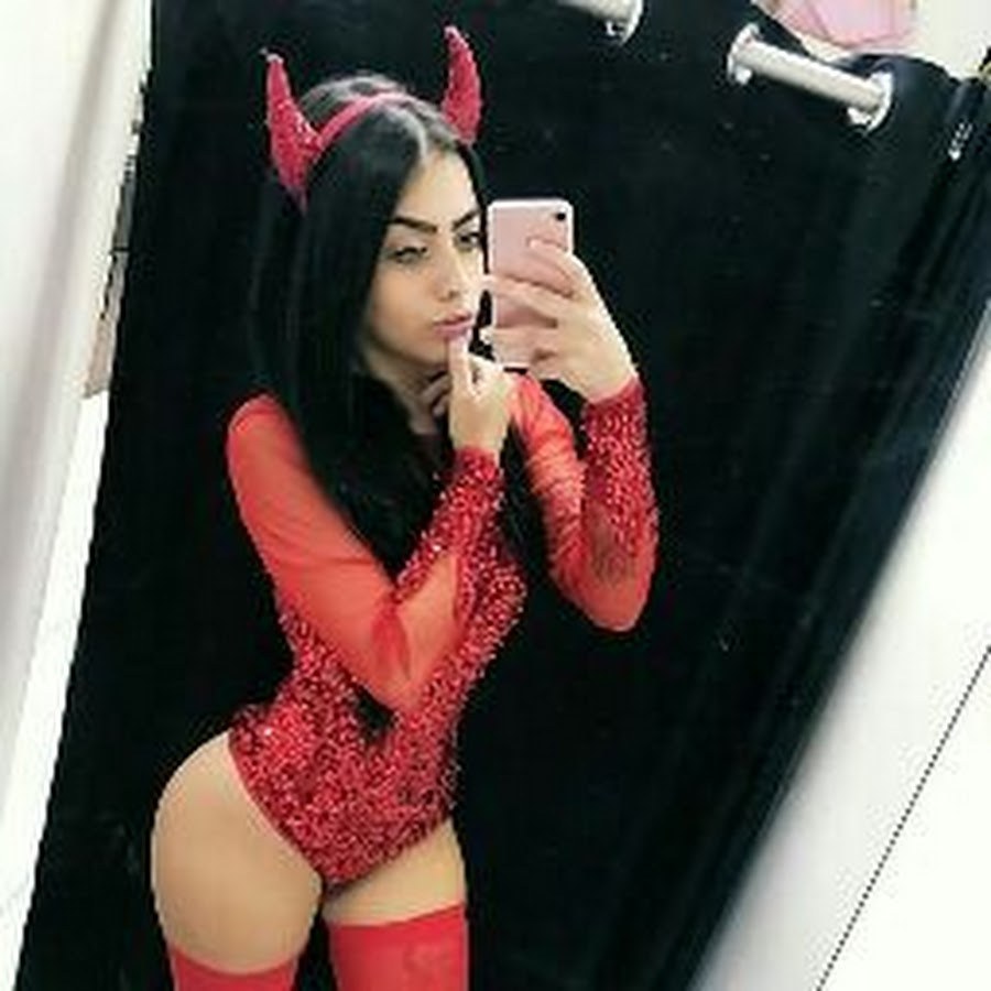 Mirella Mansur on the beach