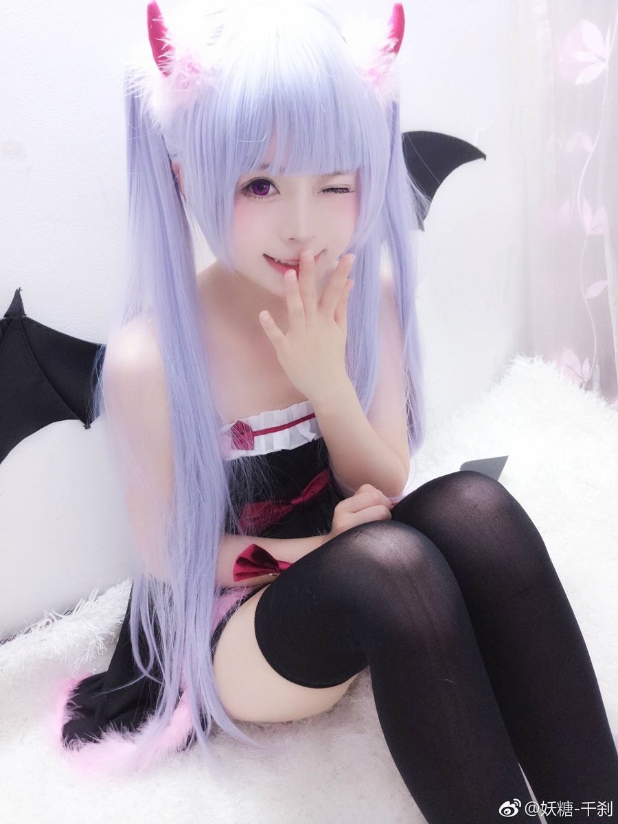 Hatsune Miku in shorts