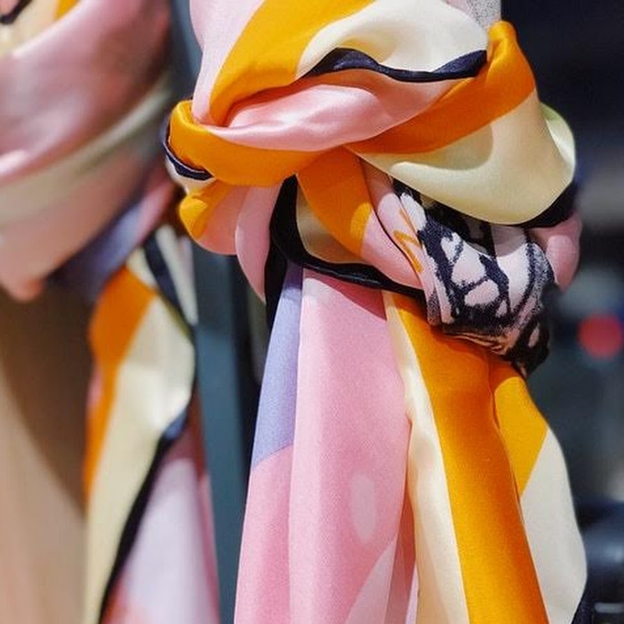 Silk Scarf Handjob (68 photos)