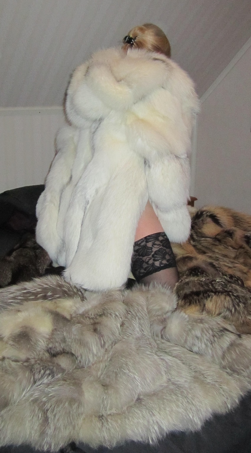 Vanessa in Furs (66 photos)