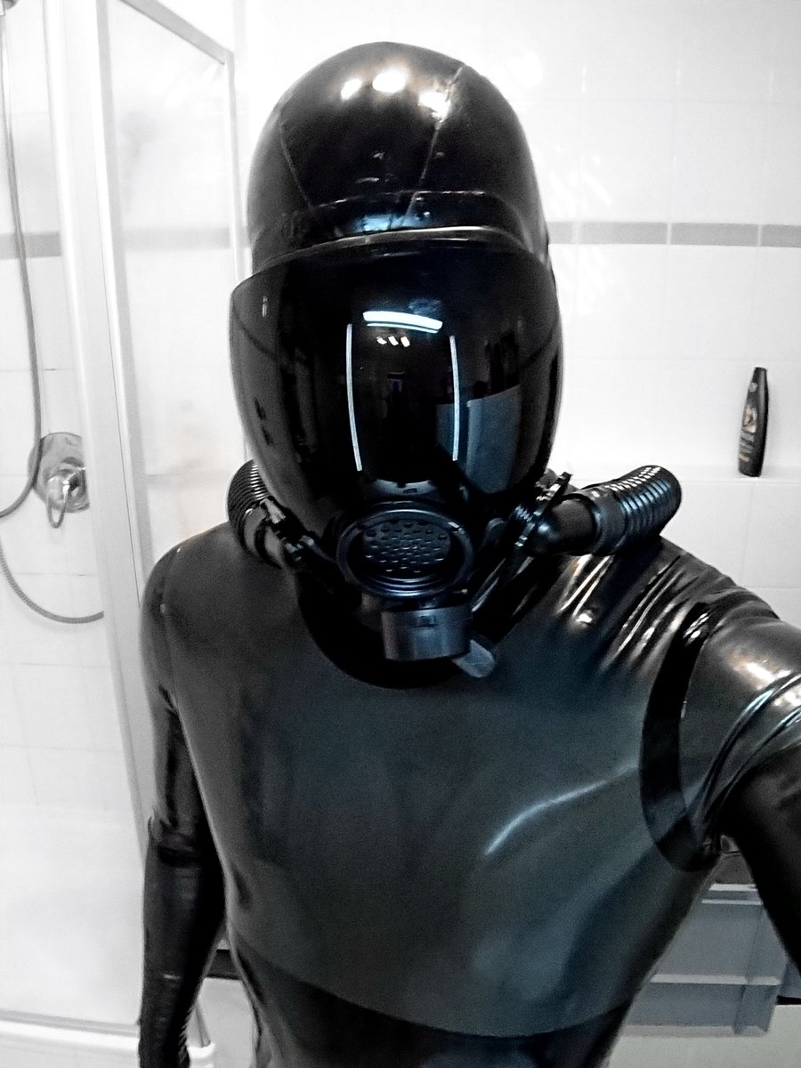 Smoking Latex Nurse with Gasmask Patients (62 photos)