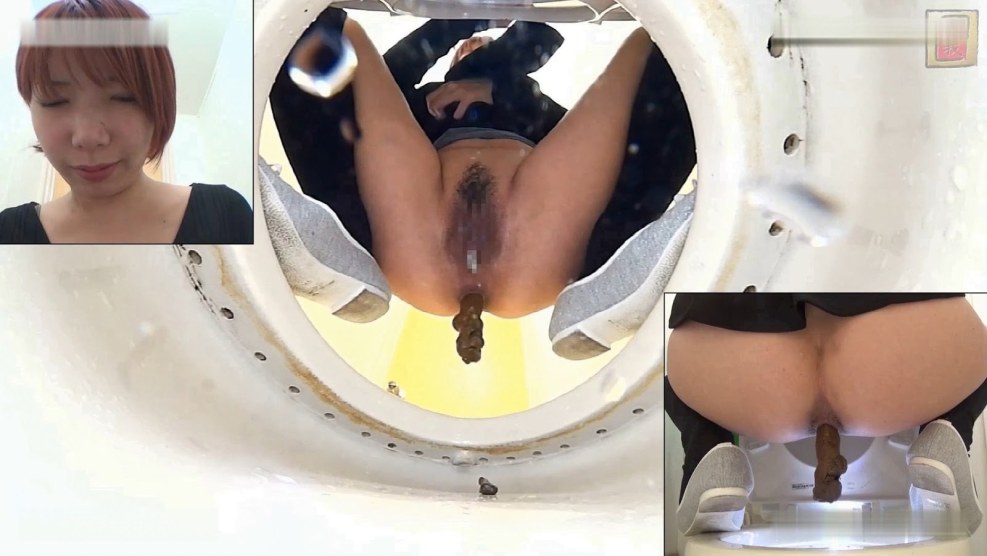 Japanese secretary Pooping