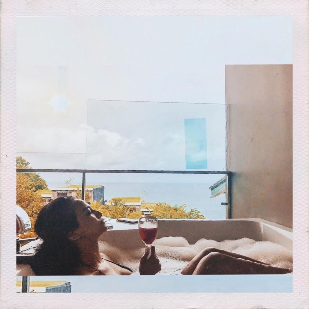 Vanessa Angel spread her legs