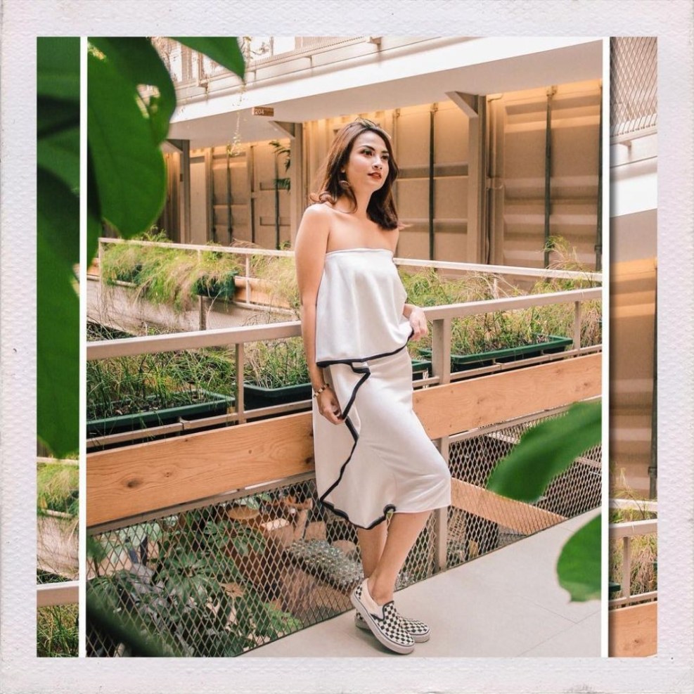 Vanessa Angel in a dress without panties