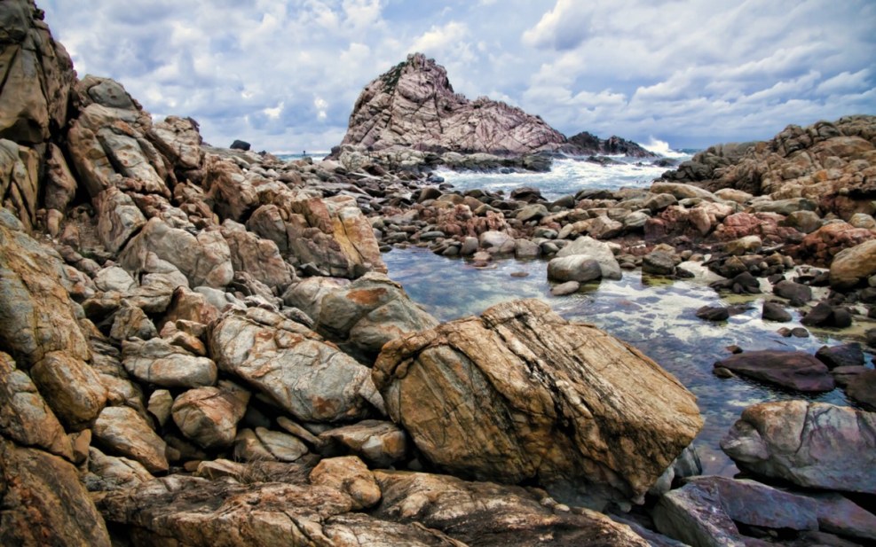 House between the rocks, Plugresan, Brittany, France