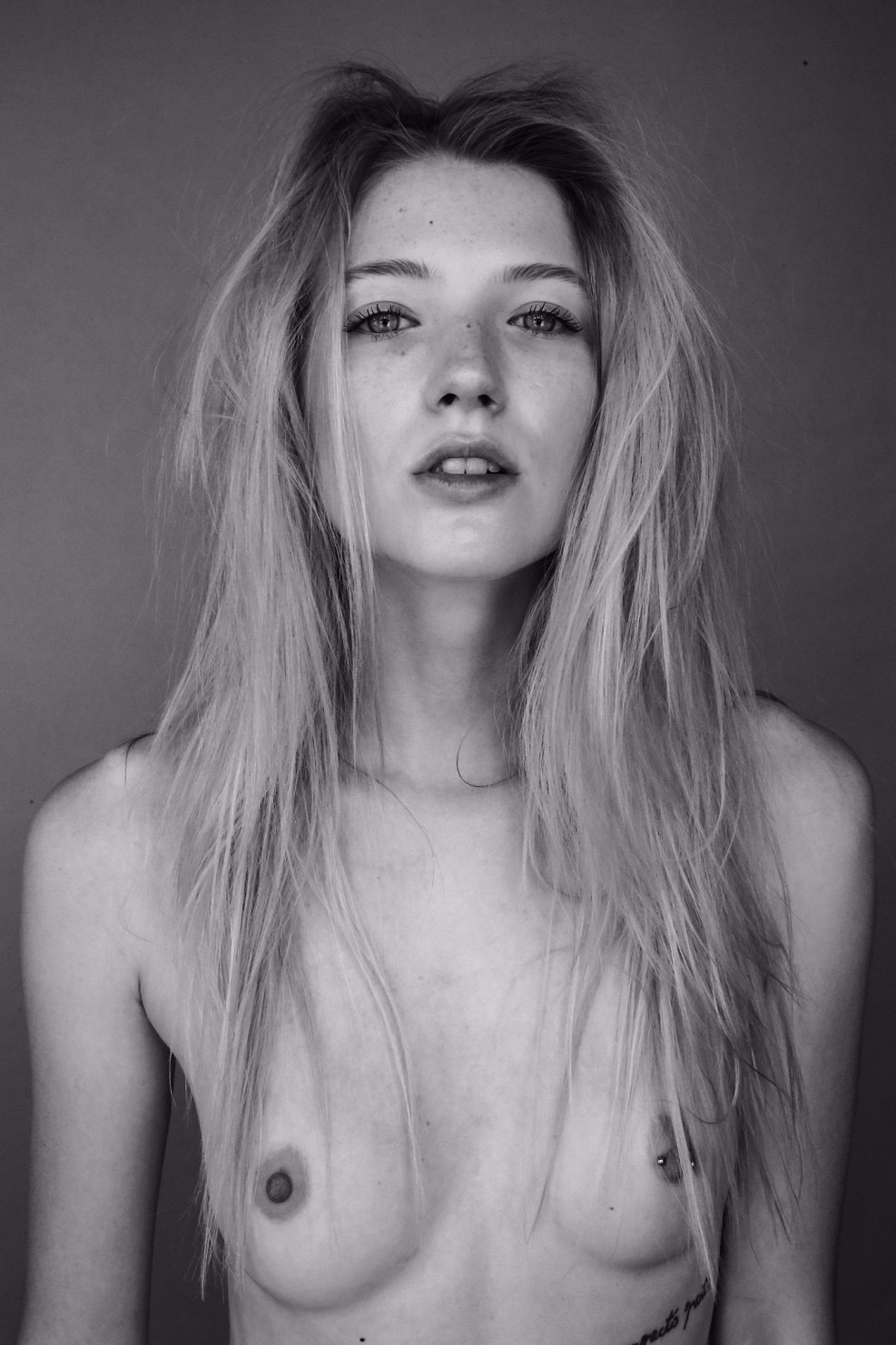 Young pussy on the bed