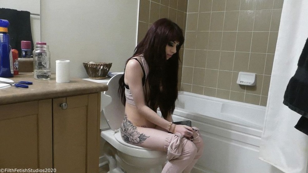 A playful fetishist in the skin arranges a fuck with the guard of the museum