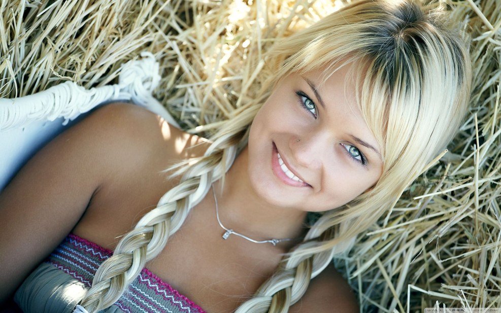 Sommer Ray: Queen Belfi