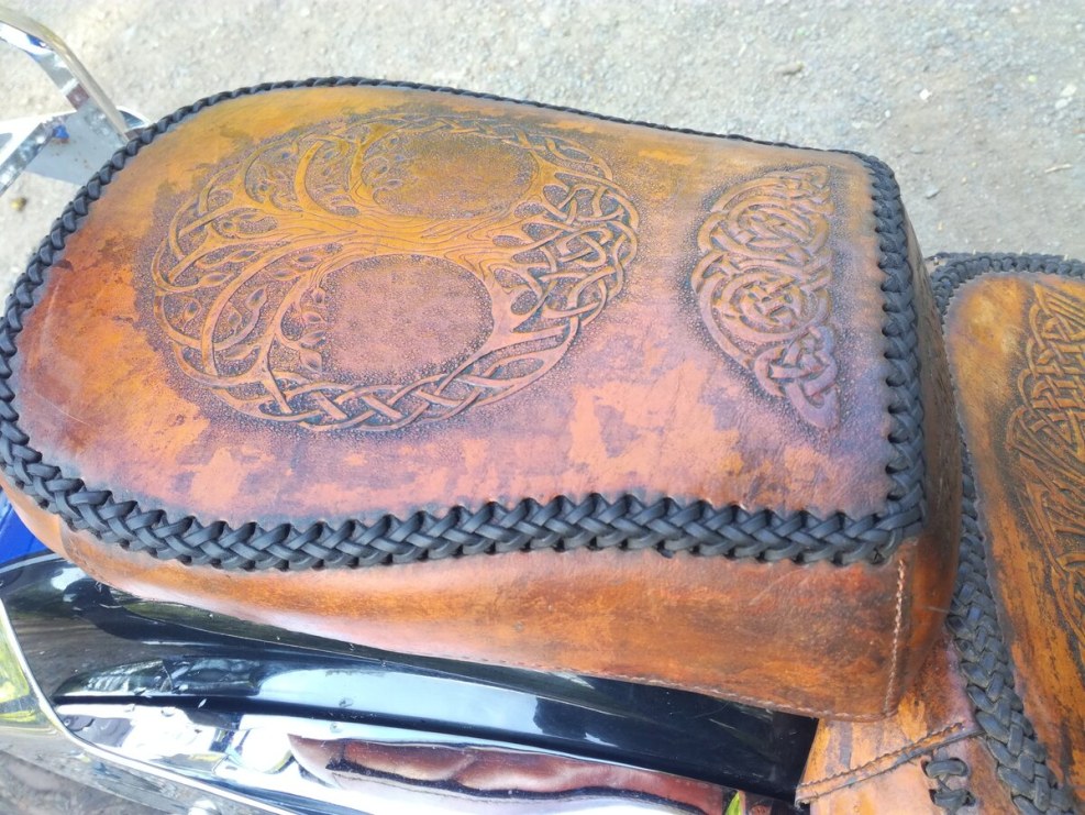 Intruder VS1400 emblem