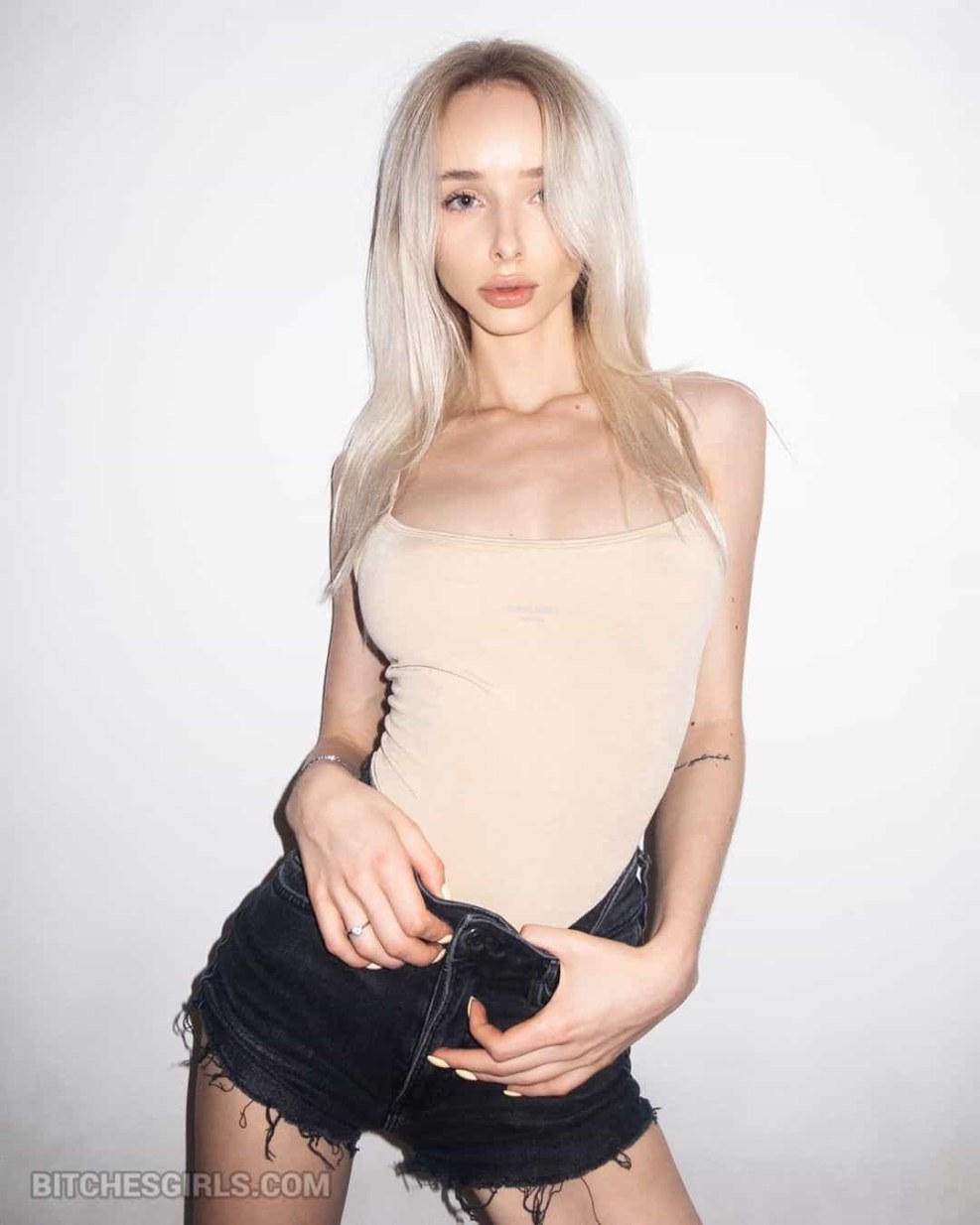 Lola Bunny model Yambogdini