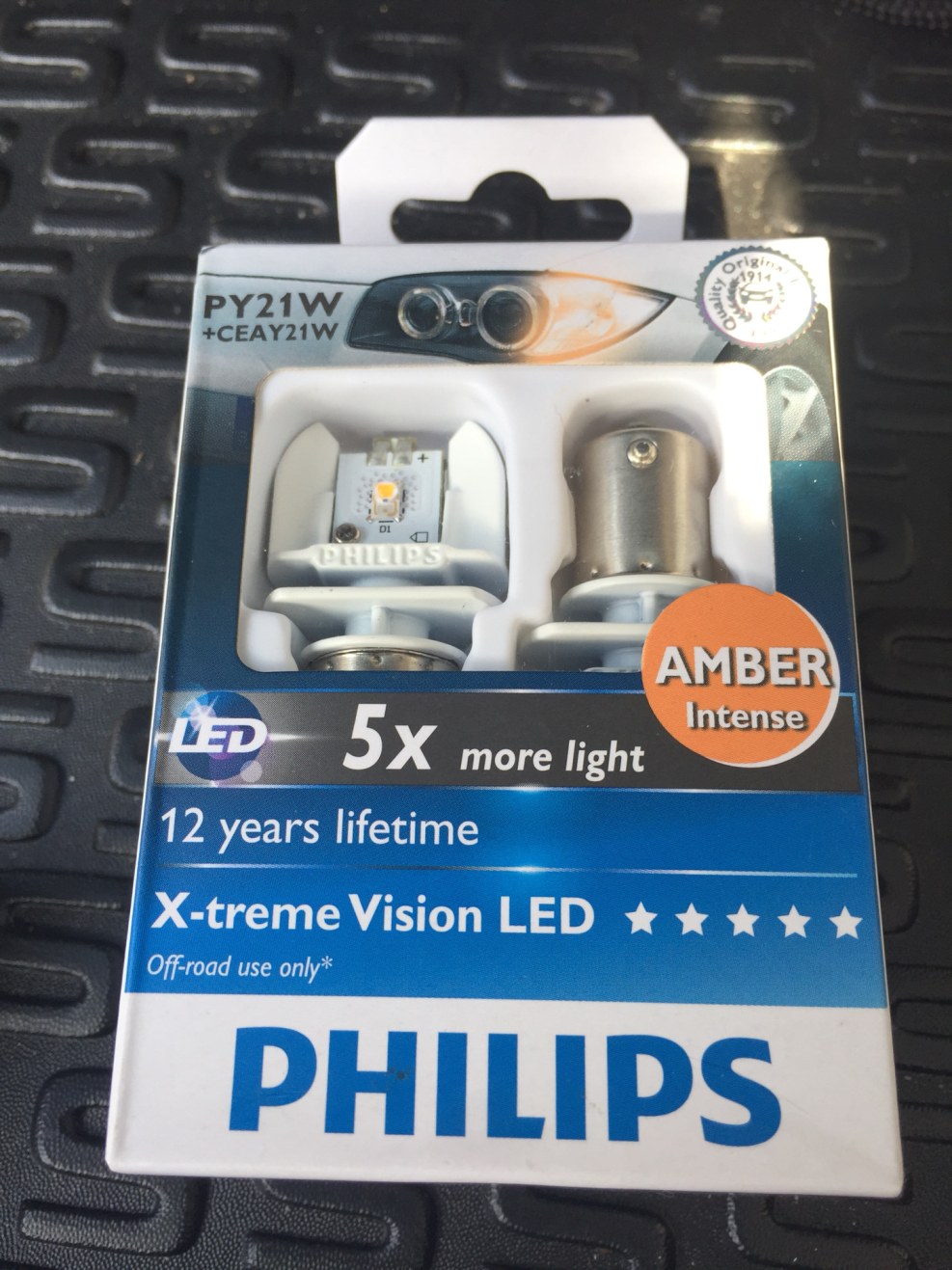 Light bulb in Skoda Superb 2 turnover 2