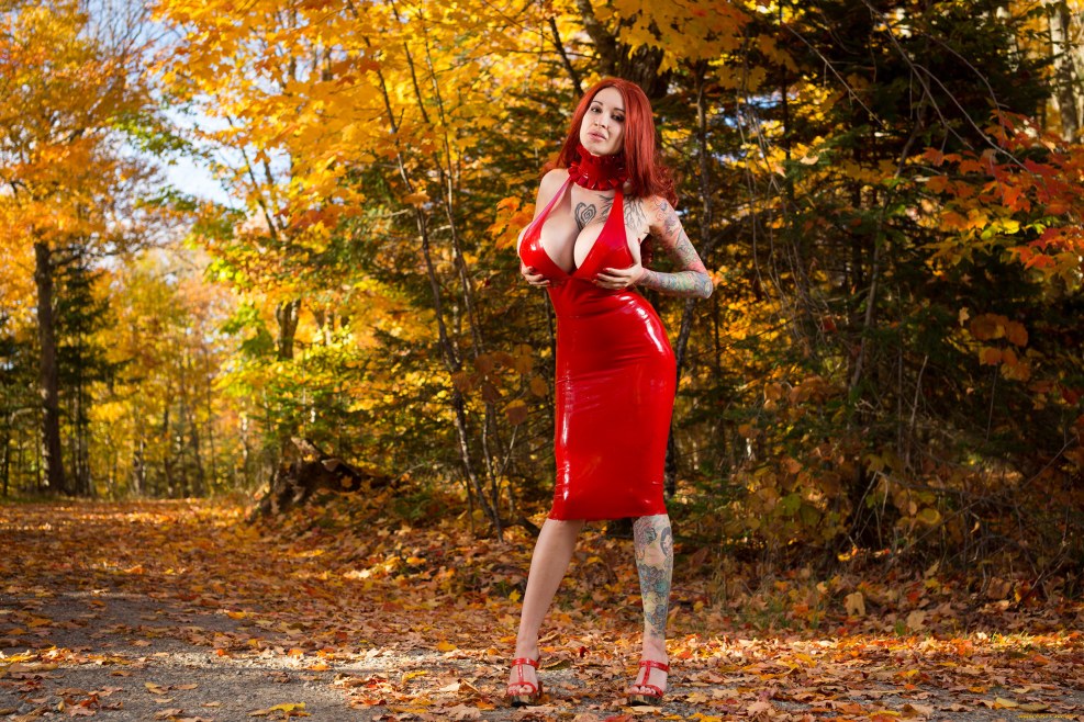 Ariane Saint Big Bust