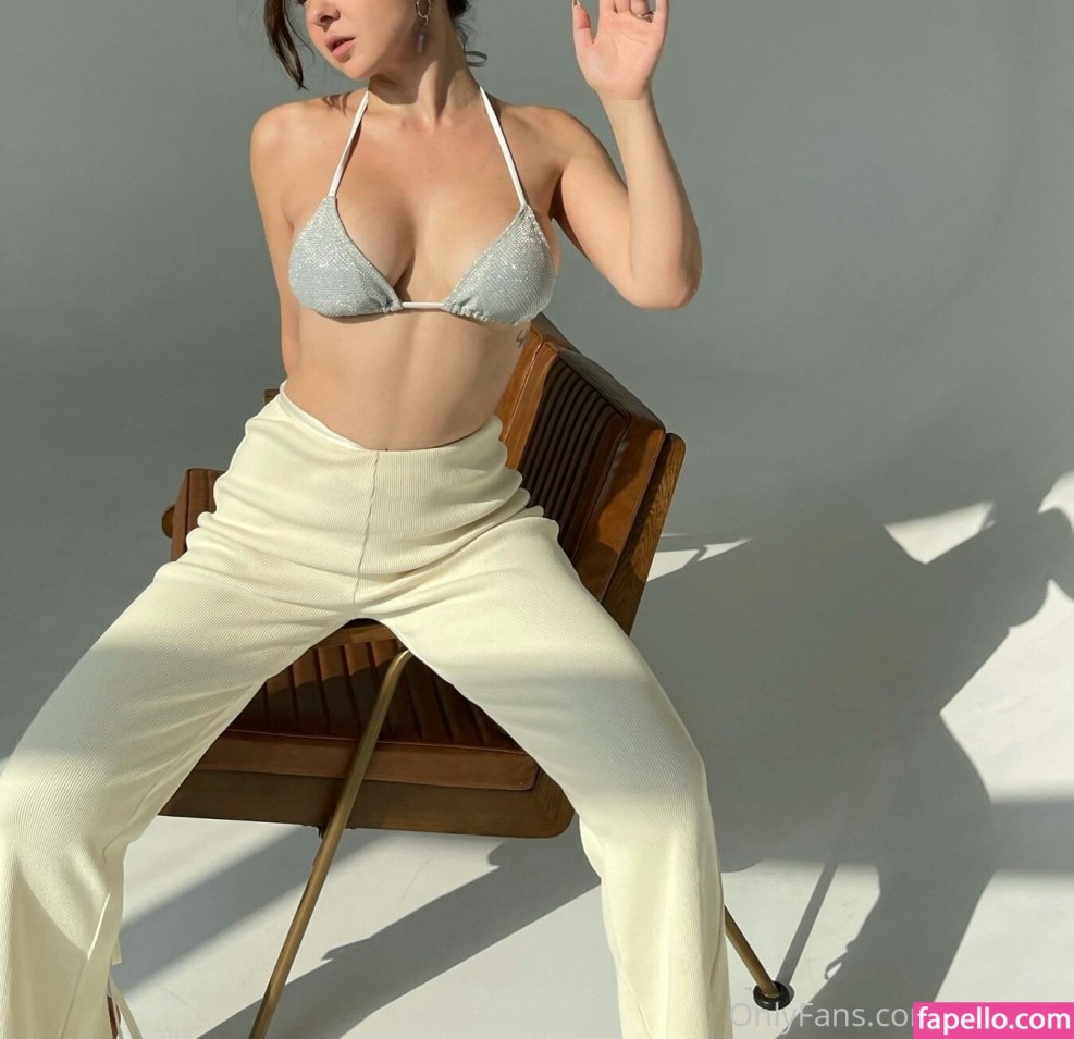 Katya Lynx Monroe Masturbation