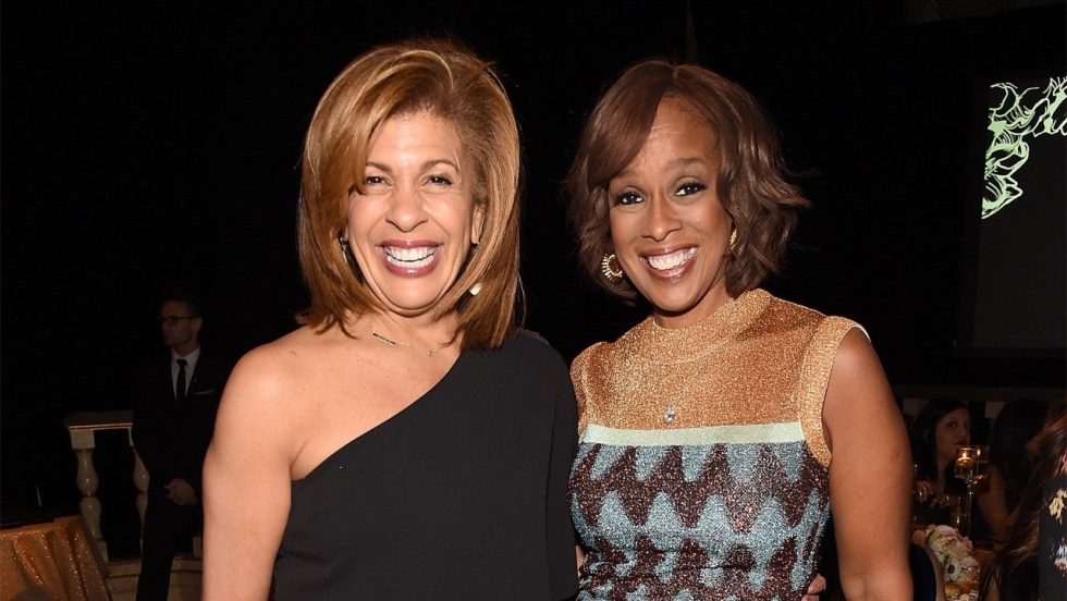 The silhouettes of lovers