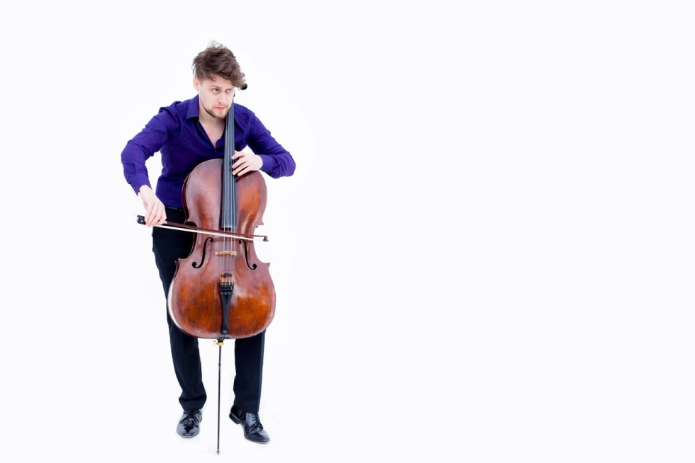 Echoes of the past Robert Pattinson bed scene