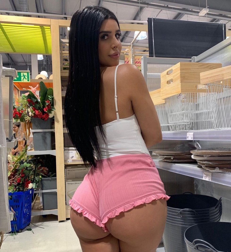 Lily Adrianne Onlyfans plums