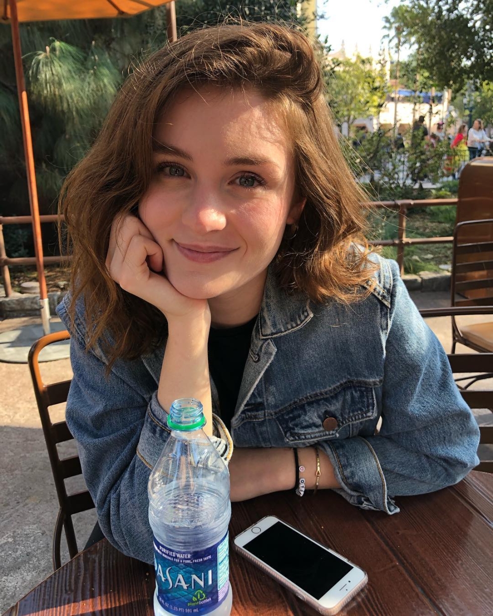 Grace Victoria Kox legs