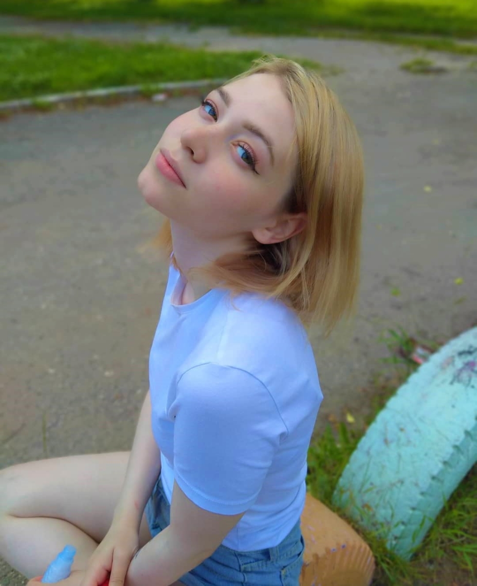 Ellie Dopamine actress