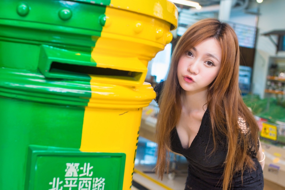 Portrait with knees in the frame