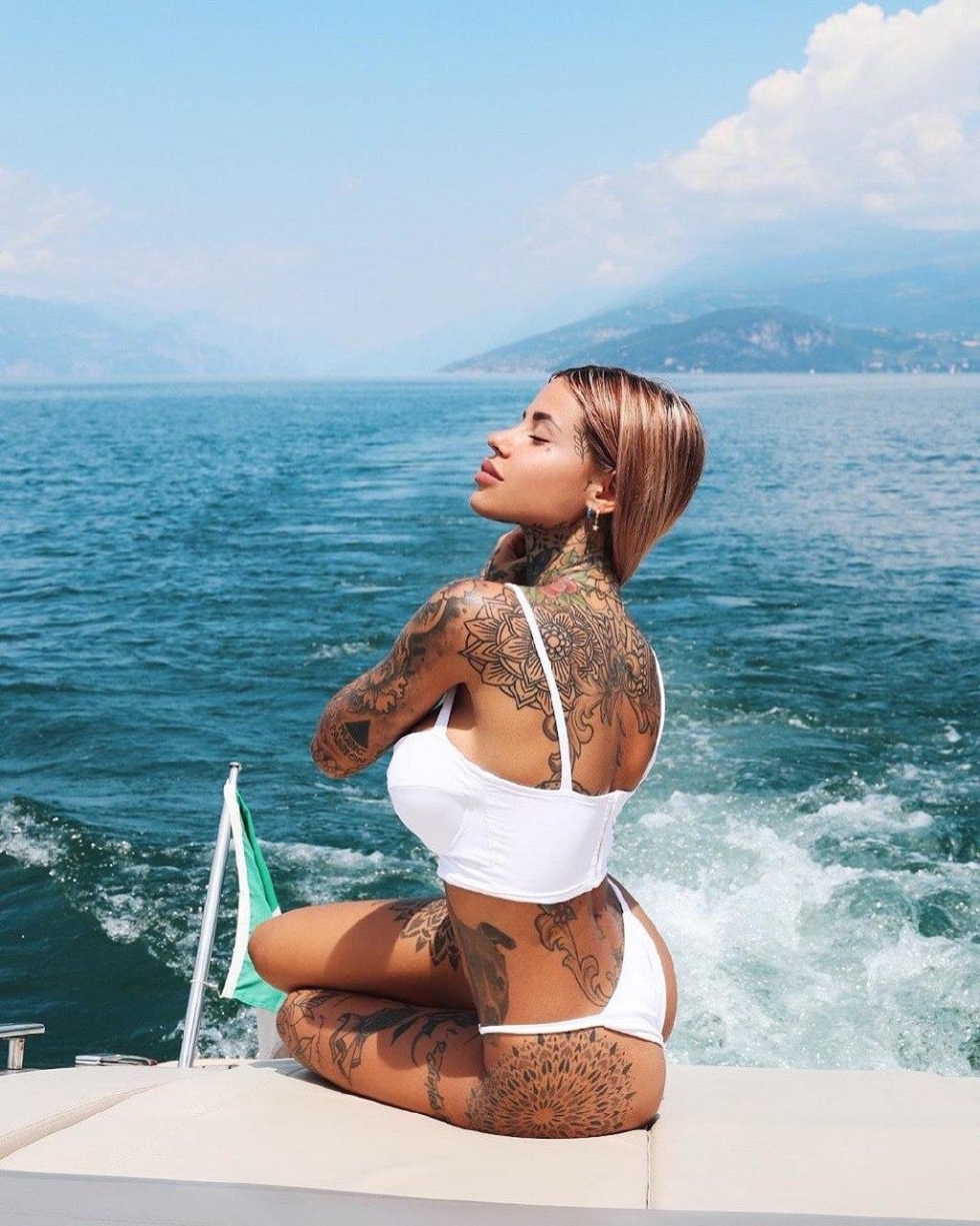 Theo James and Sheilin Woodley kiss