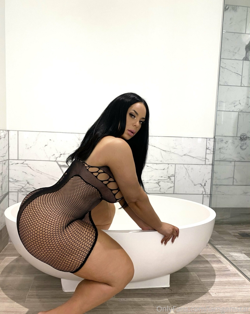 Erotic photos of Jamma Gemstar