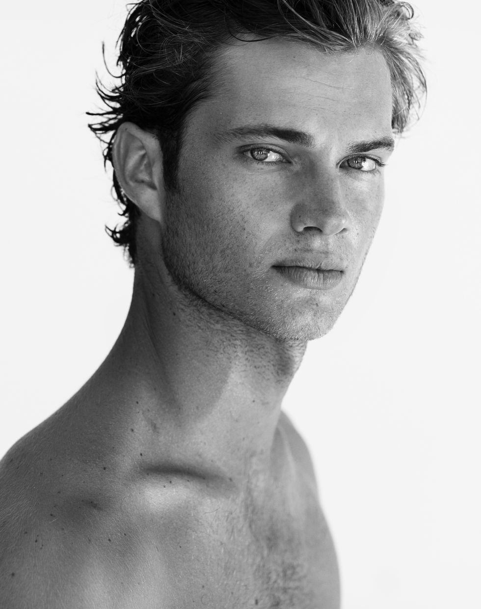 Luke Arnold Naked