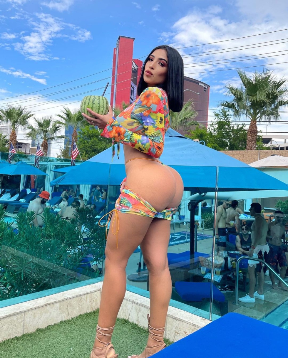 Thalia Paris Spread Naked Pics with Her Friend