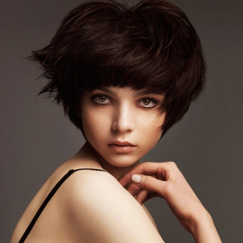 Creative short haircuts for women do not require styling