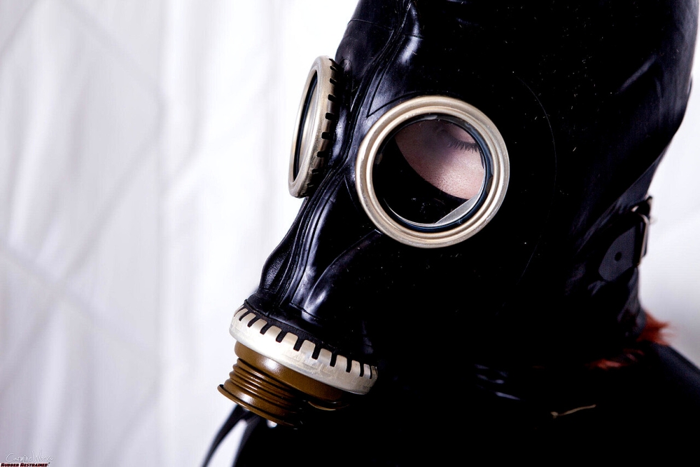 Heavy Rubber Gasmask Girl in Russia