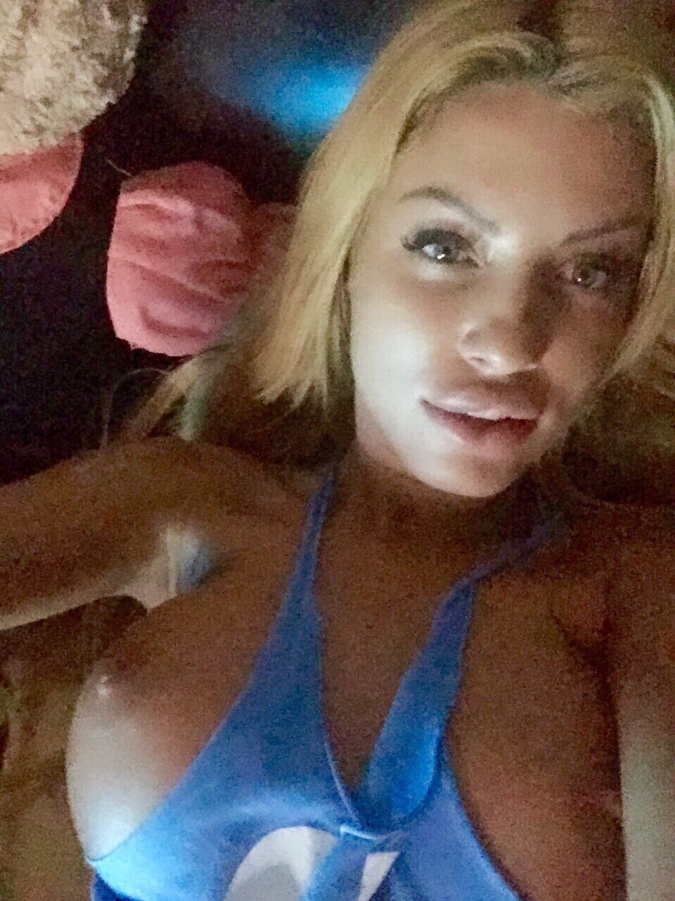 Lowerna Chiva photo topless naked