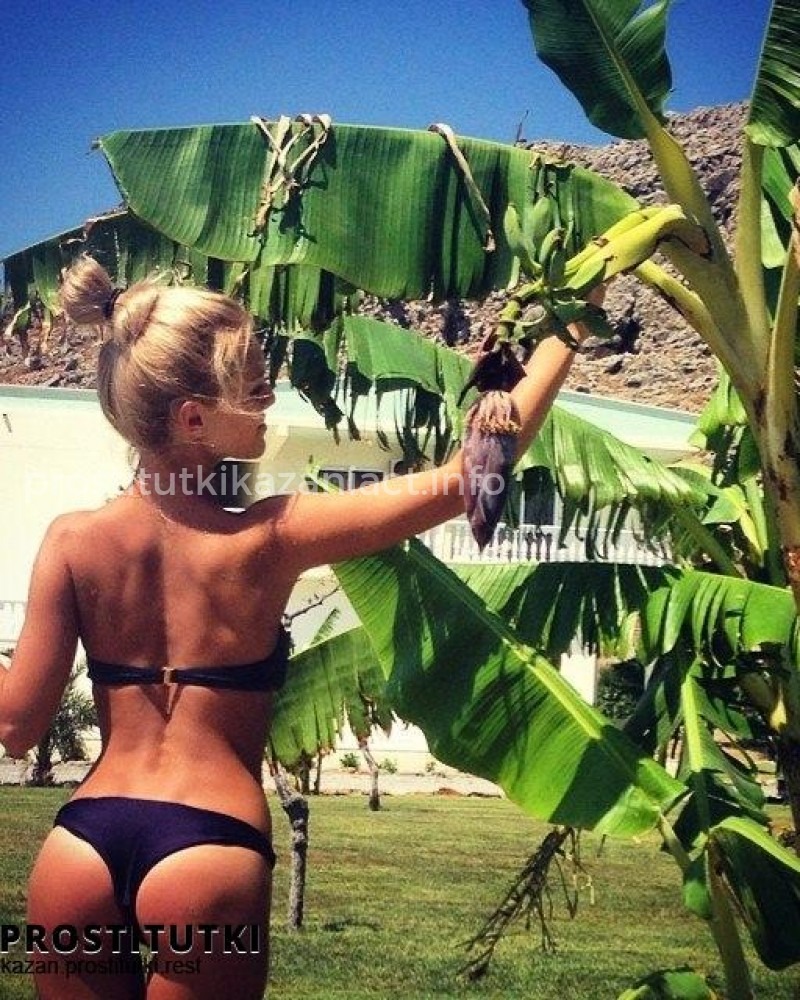 Ariana Grande cover of the album My EVERYTHING