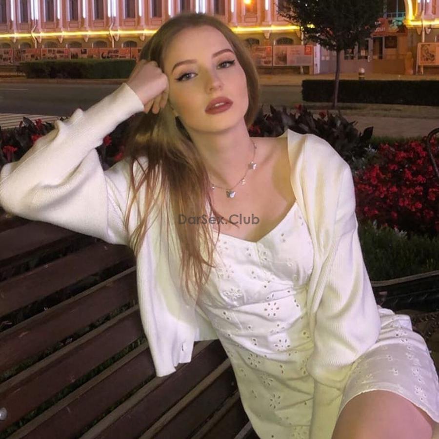 Lolly Lips Foot Fetish (69 photos)