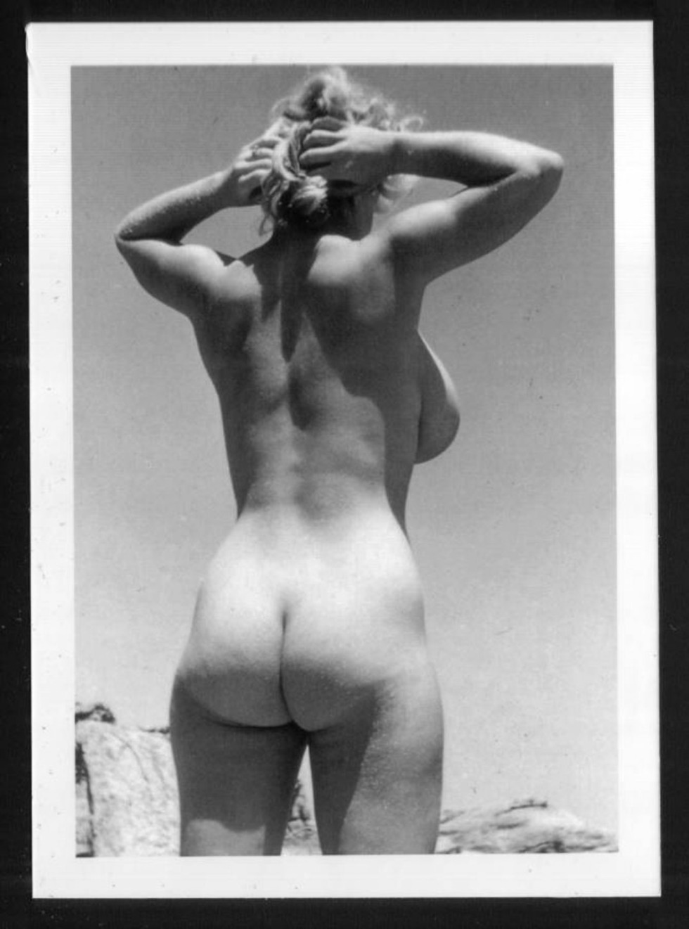 Retro large breasts of Virginia Bell