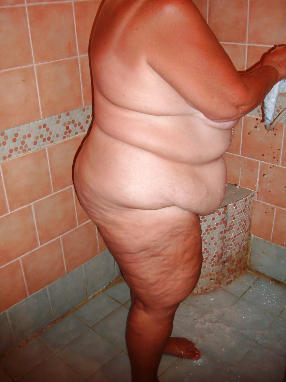 Wonderful Chubby Older Mature in the Bath