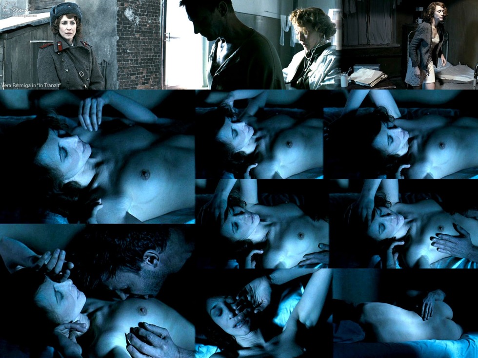 Naked mature women in bed