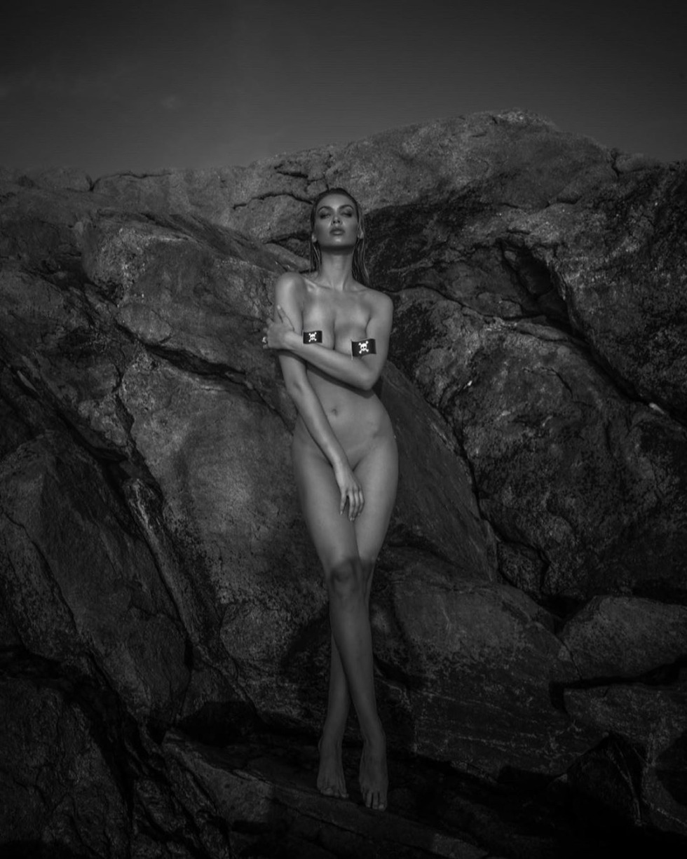 Melinda London Sharki Naked