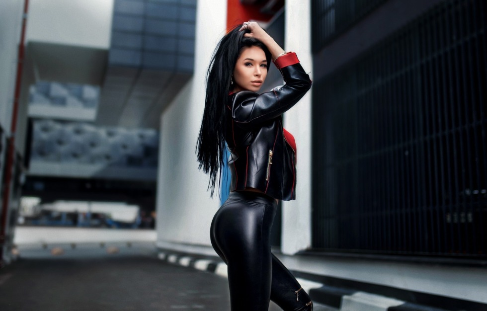 Tina Kandelaki in leather leggings